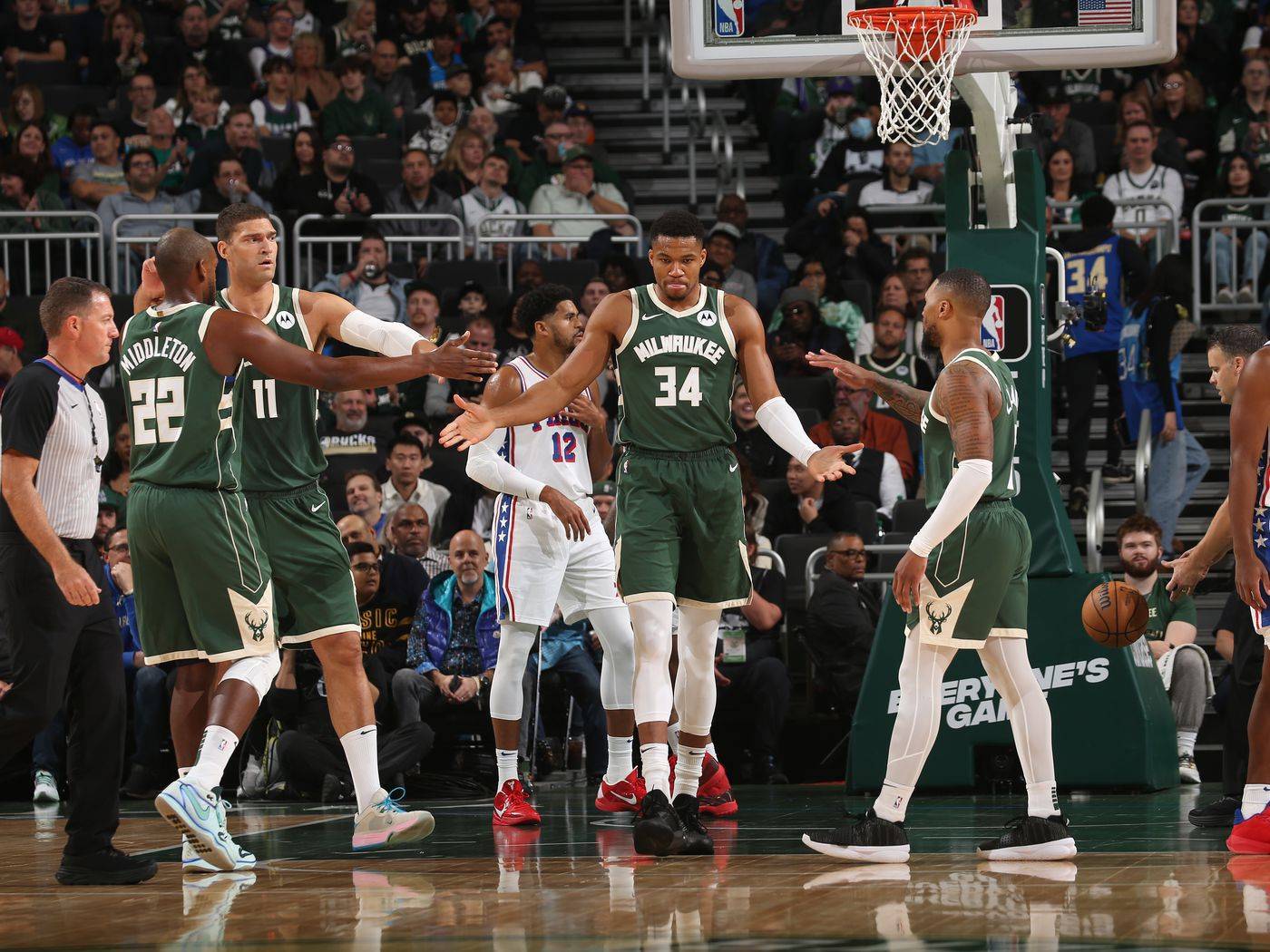 开云国际 -包含密尔沃基雄鹿今晨远射贴柱,志在NBA常规赛名次提升,媒体盛赞,赛程密集仍需轮换的词条