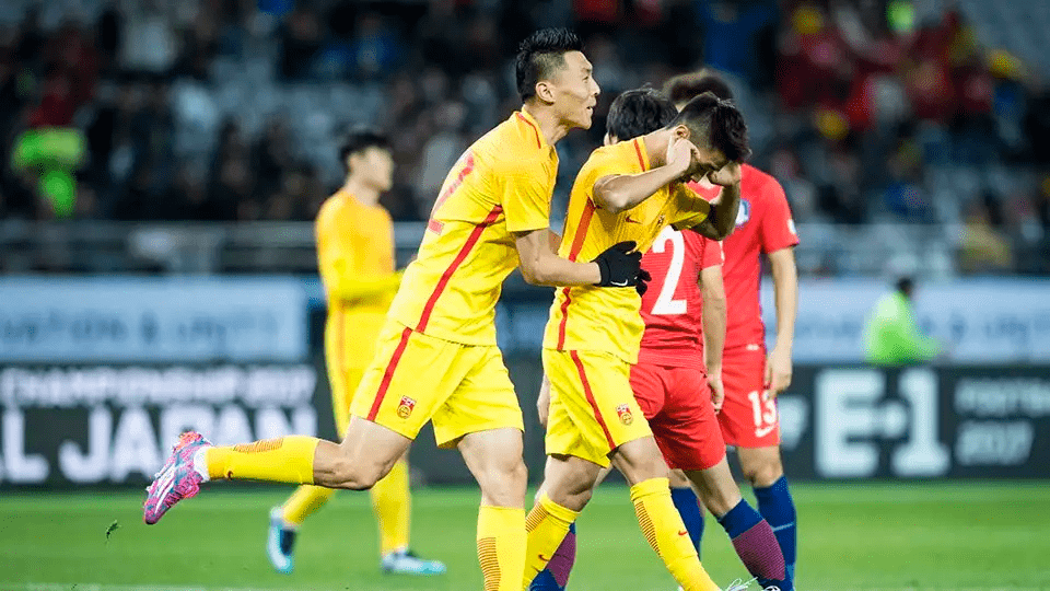 开云中国 -亚冠赛程吃紧，本菲卡集结日更衣室发声，质疑声仍在，球探报告显示潜力(亚冠赛程表2025)